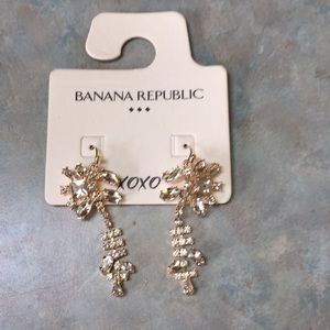 Banana Republic drop earrings
